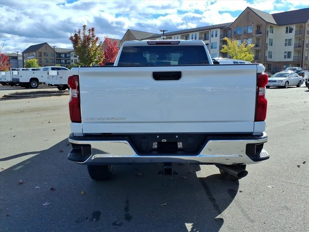 New 2026 Summit White Chevrolet WT image 29
