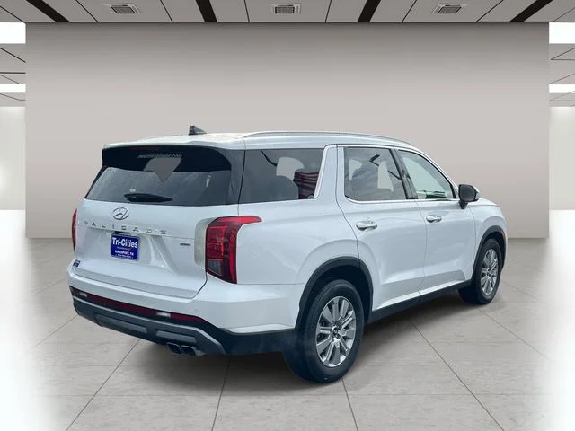 Used 2025 White Hyundai SEL image 3