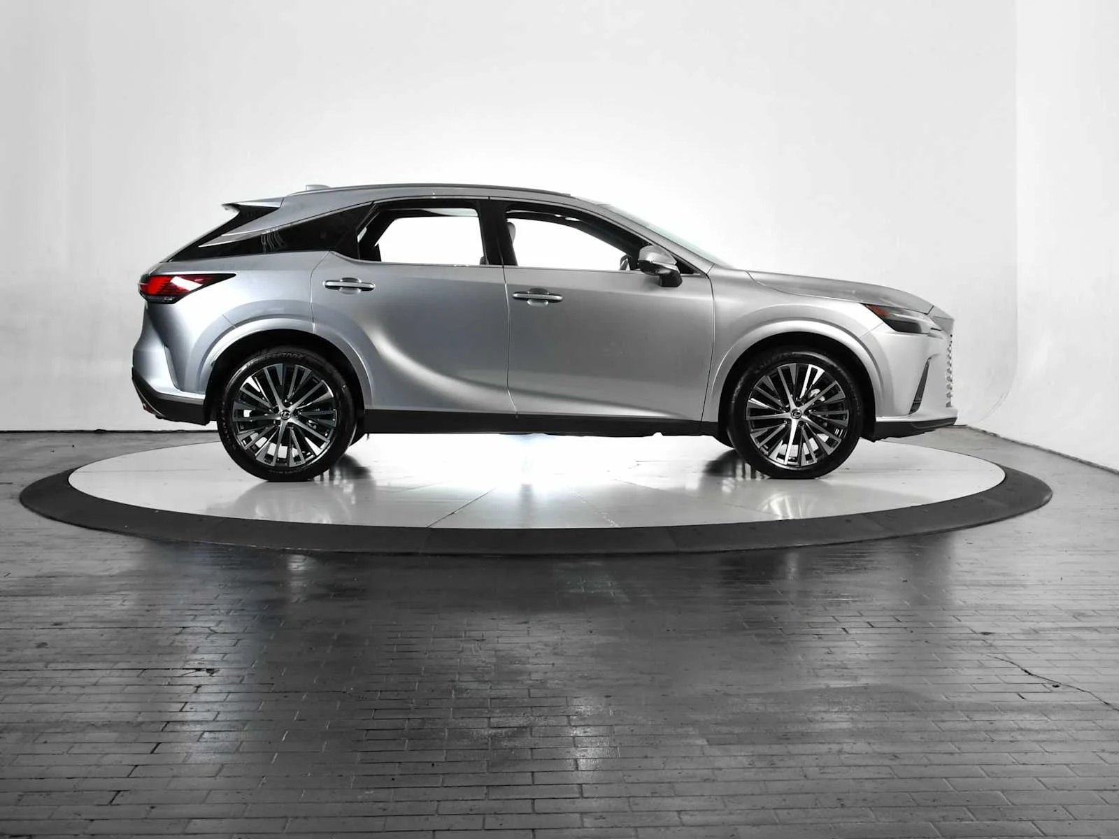 Certified Used 2025 IRIDIUM Lexus Premium Plus image 8