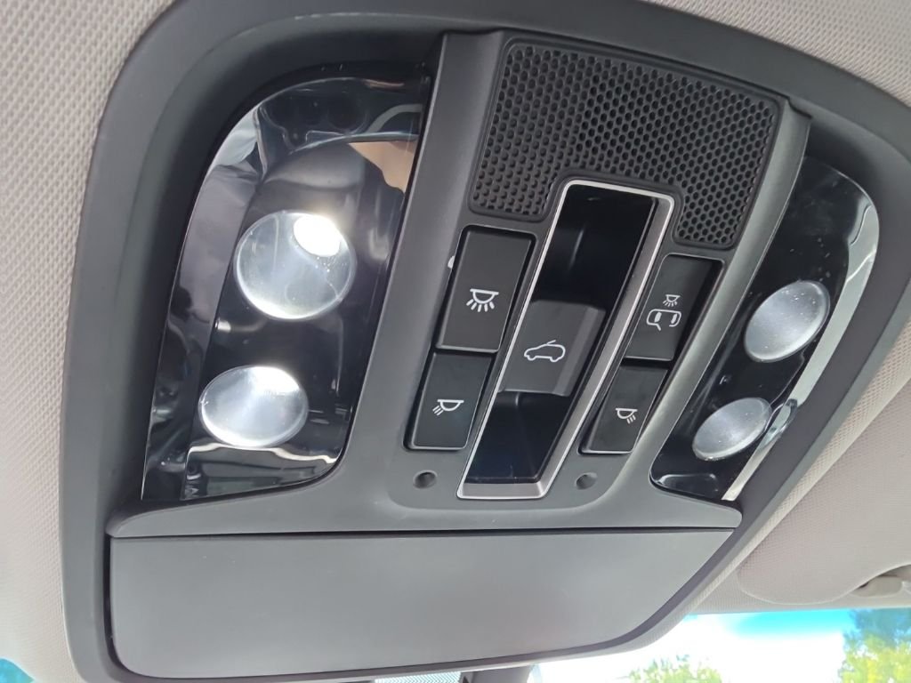 Used 2016 Silver Kia SX image 22