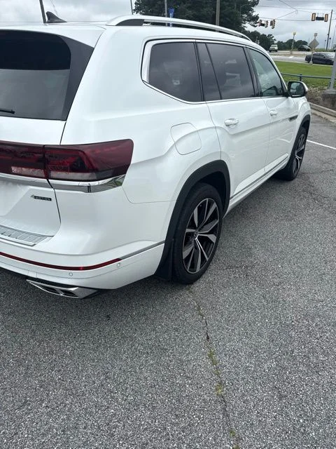 Certified Used 2024  Volkswagen 2.0T SEL Premium R-Line image 16