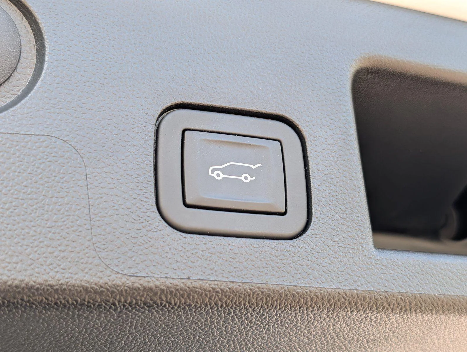 Used 2026 Summit White Chevrolet LT image 32