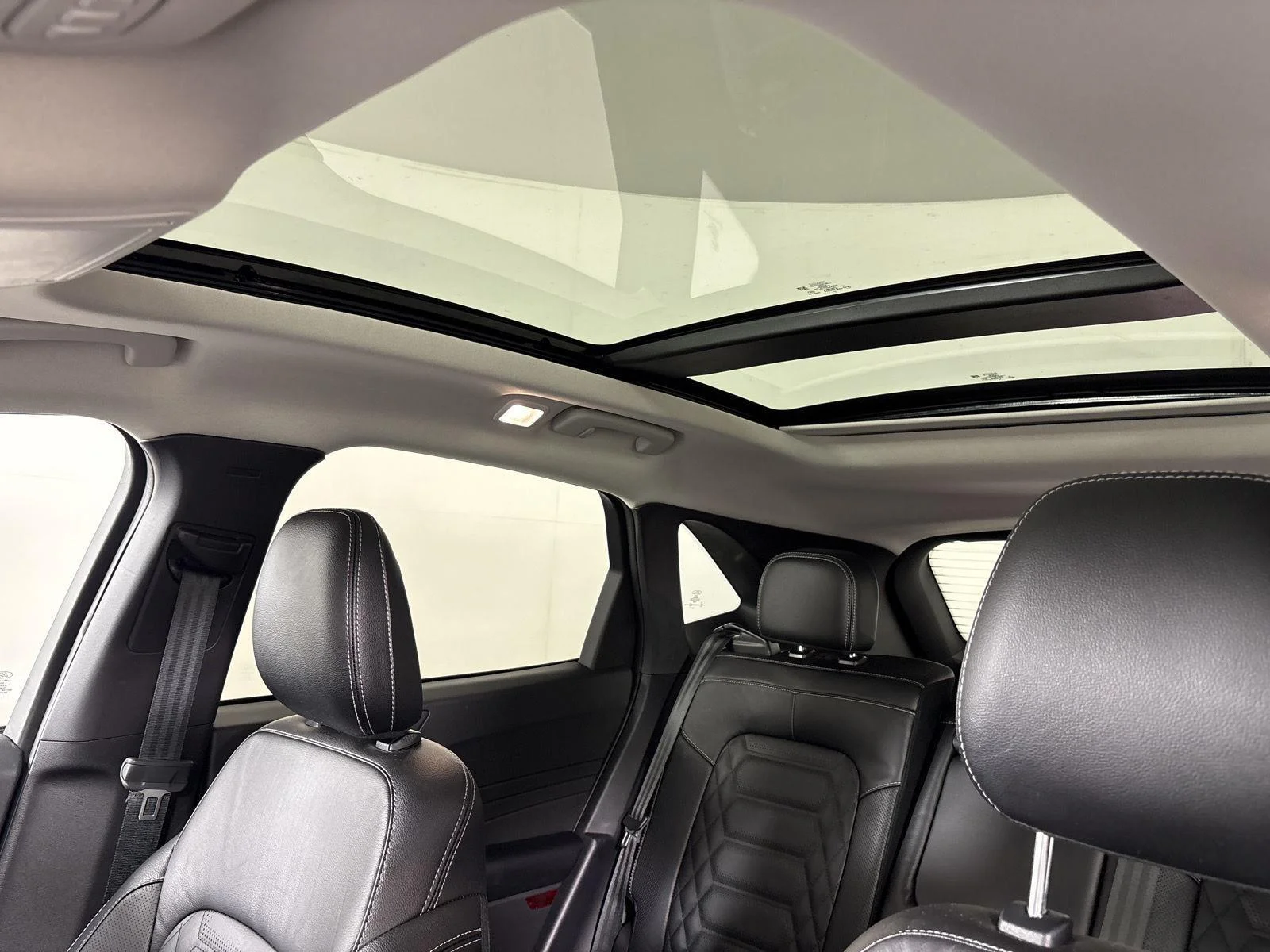 Used 2023 Star White Metallic Tri-Coat Ford Platinum image 8