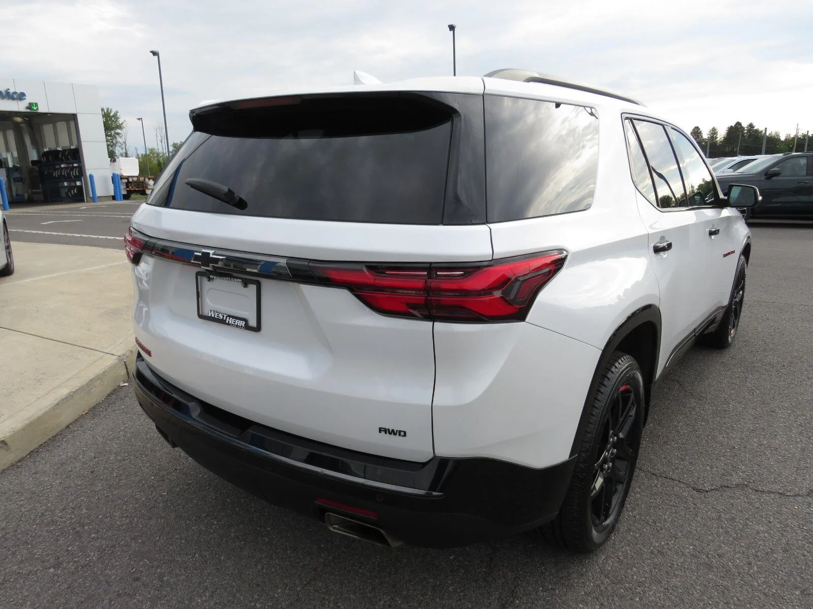 Used 2023 IRIDESCENT PEARL TRICOAT Chevrolet Premier image 7