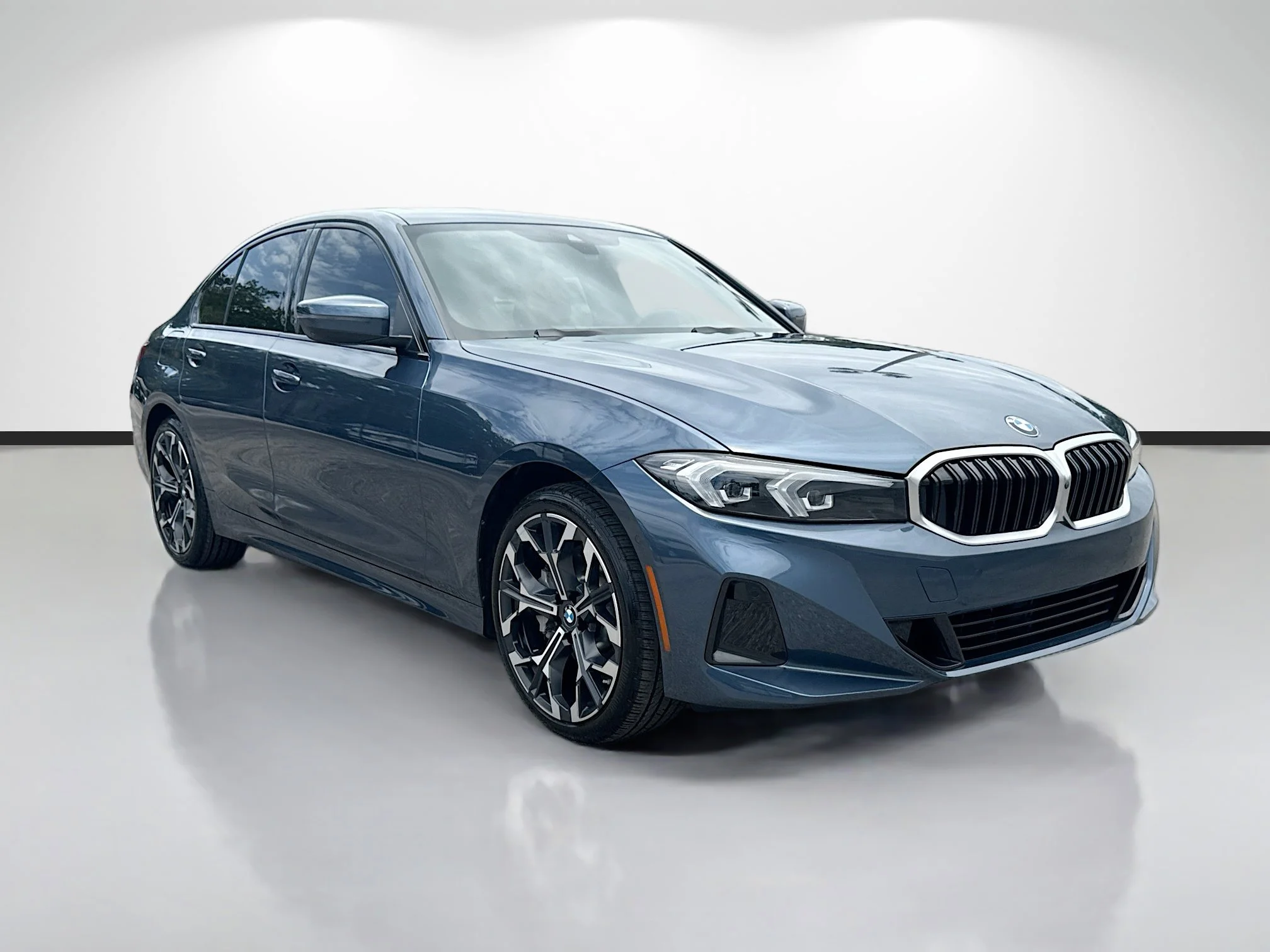 2025 BMW 3 Series 330i Sedan's photo