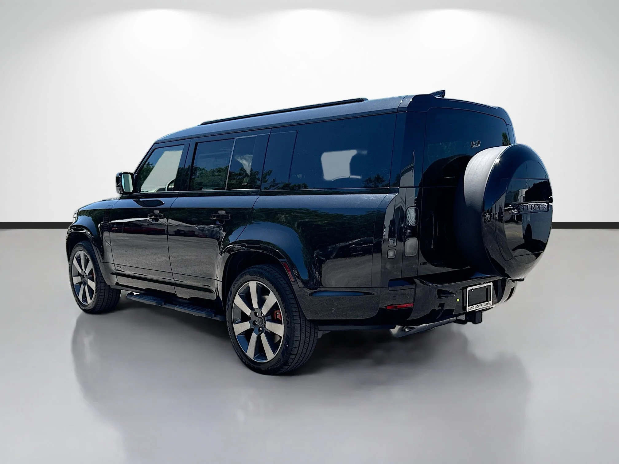 New 2026 Santorini Black Metallic Land Rover X image 3
