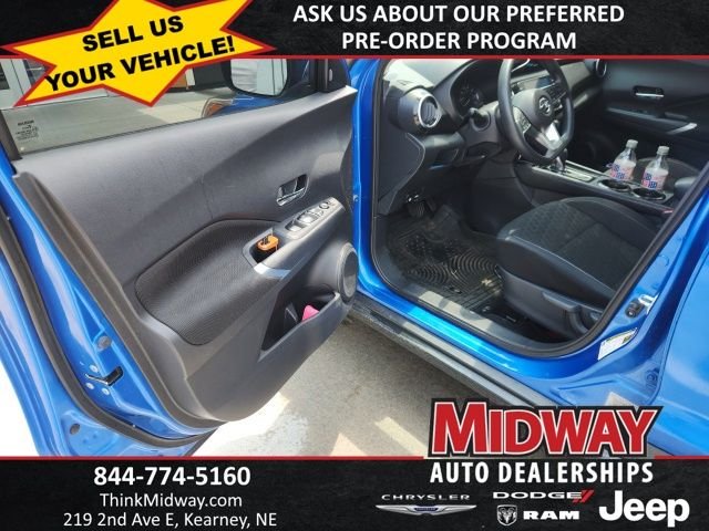 Used 2021 Blue Nissan SV image 6