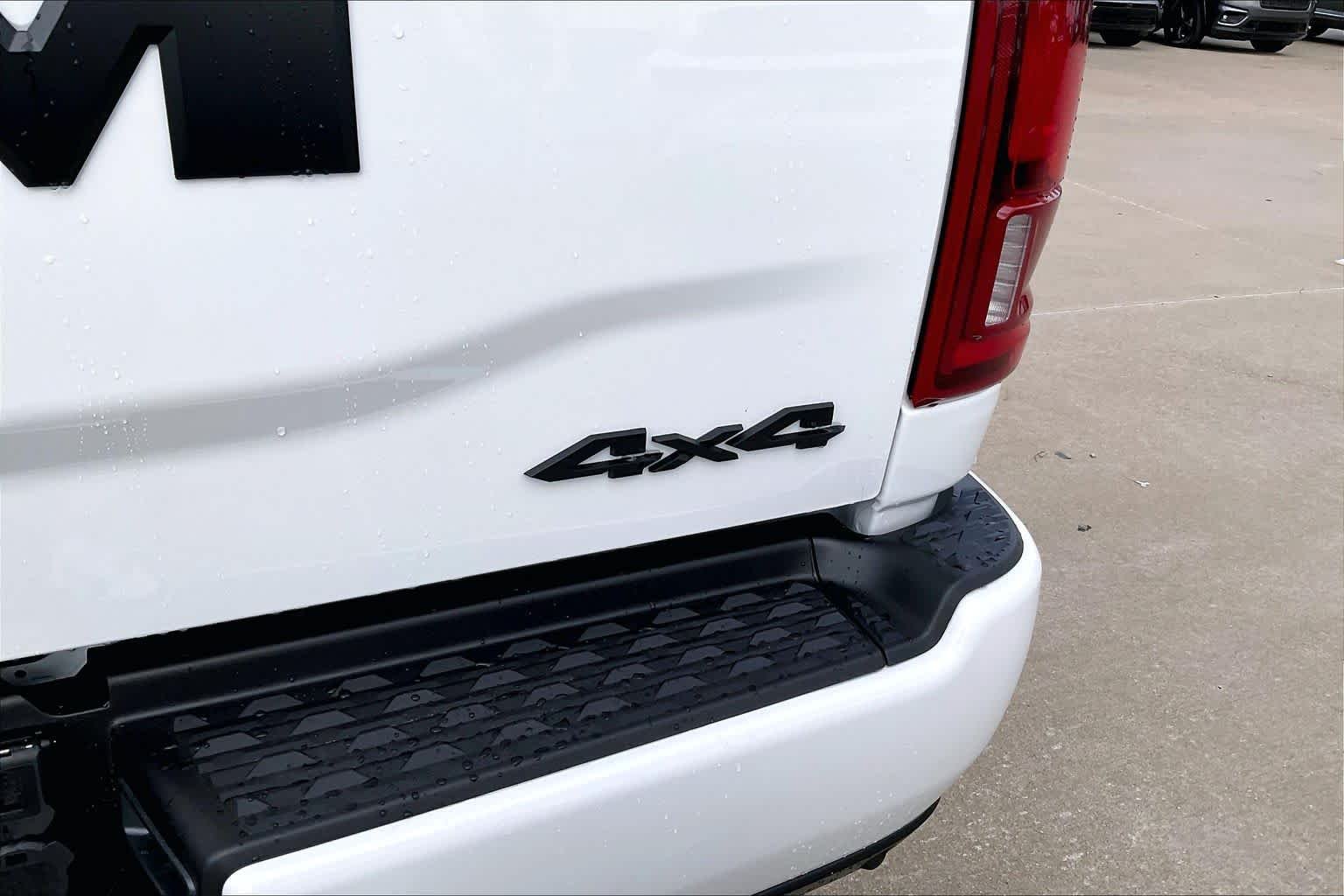 New 2027 Bright White Clear-Coat Exterior Paint RAM Laramie image 15