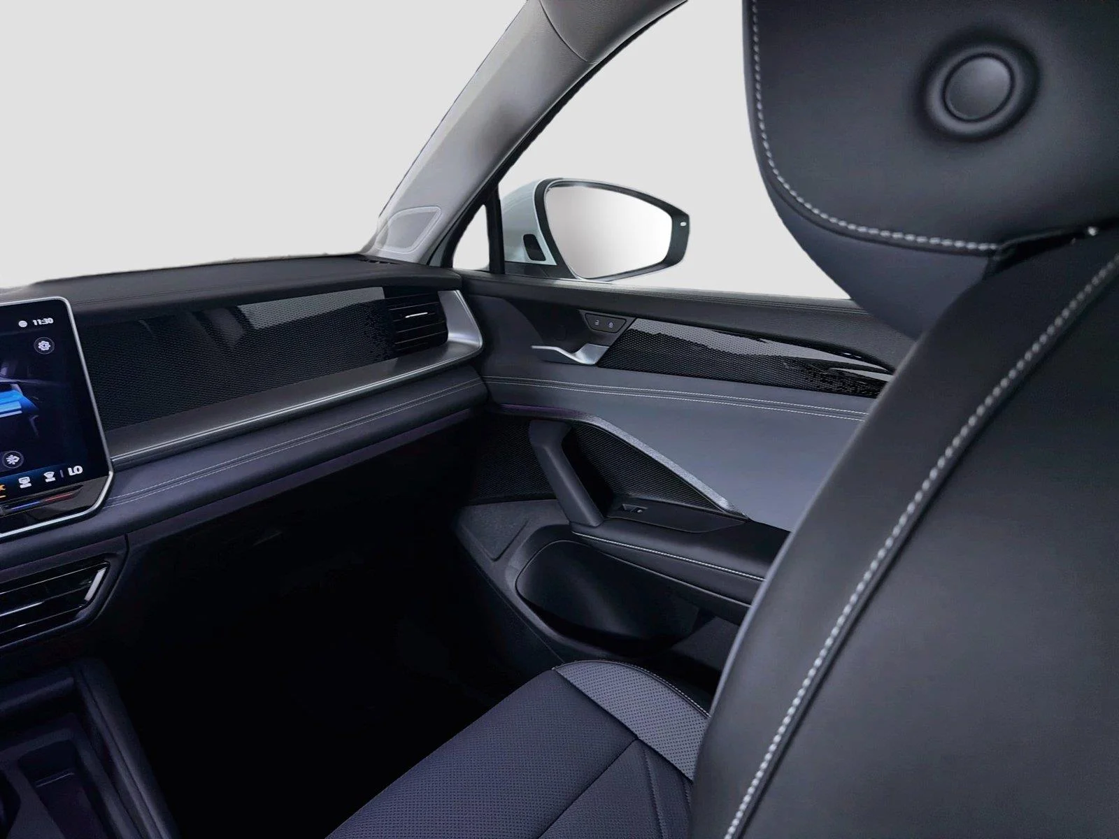New 2026 Pure White Volkswagen SE image 22