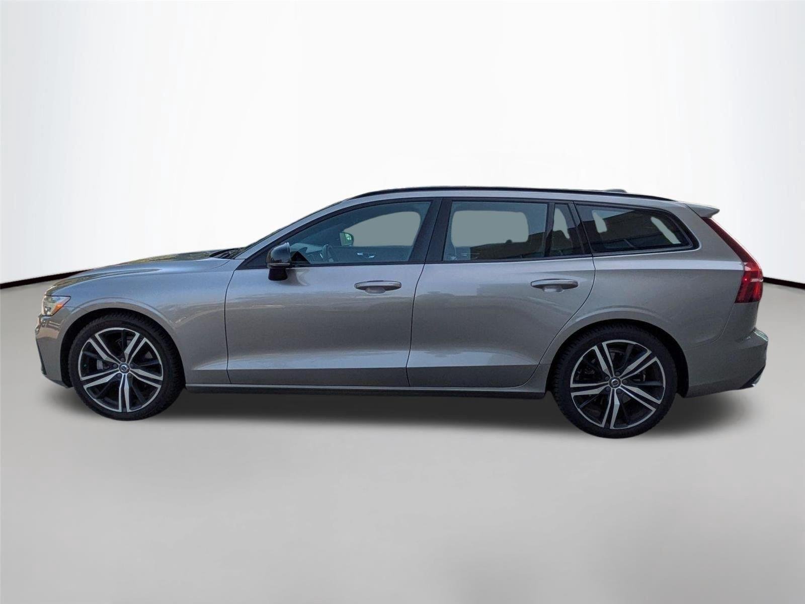 Used 2020 Pebble Grey Metallic Volvo R-Design image 6