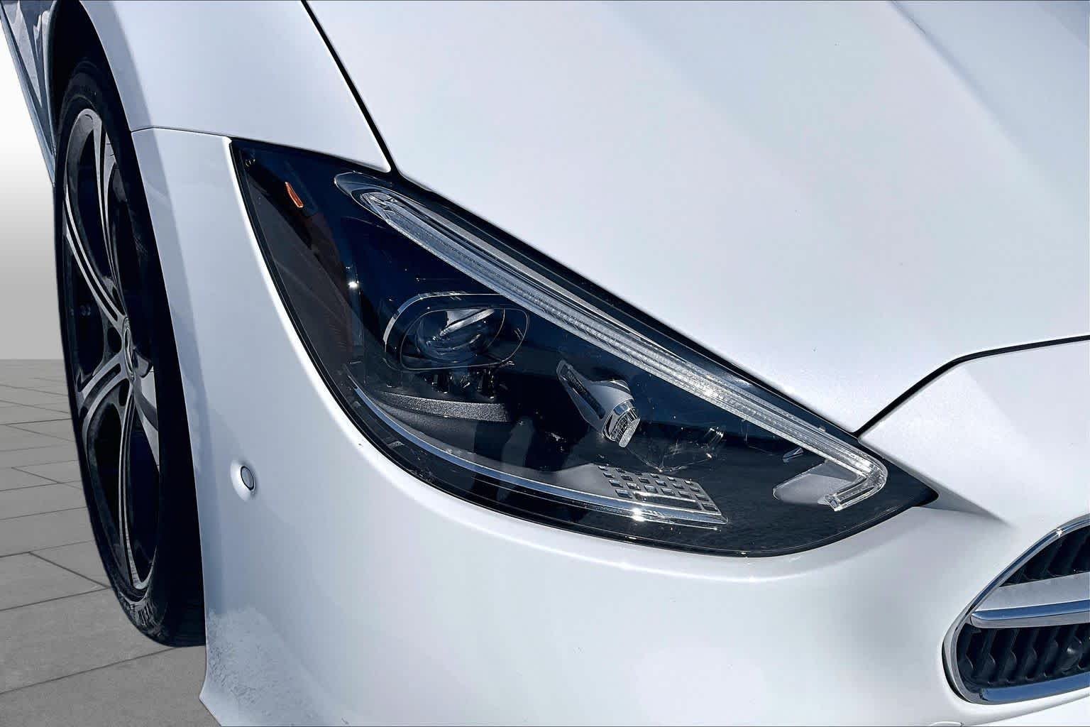 Used 2024 MANUFAKTUR Moonlight White Metallic Mercedes-Benz C 300 image 27