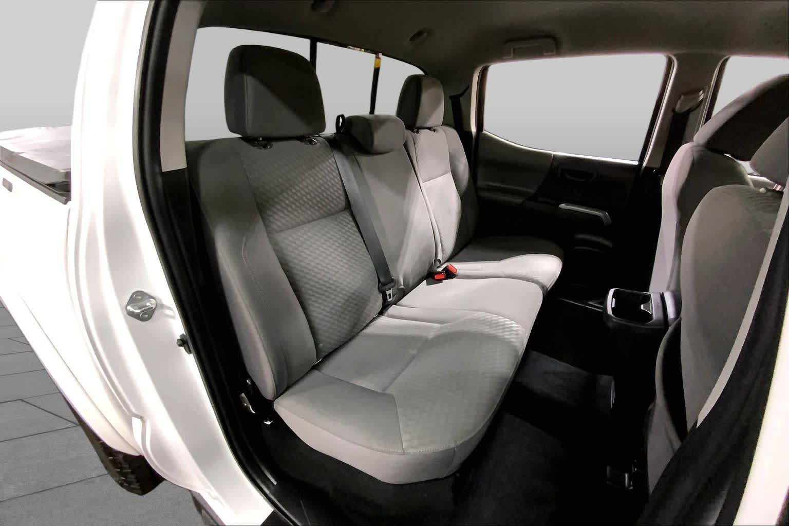 Used 2022 White Toyota SR5 image 20