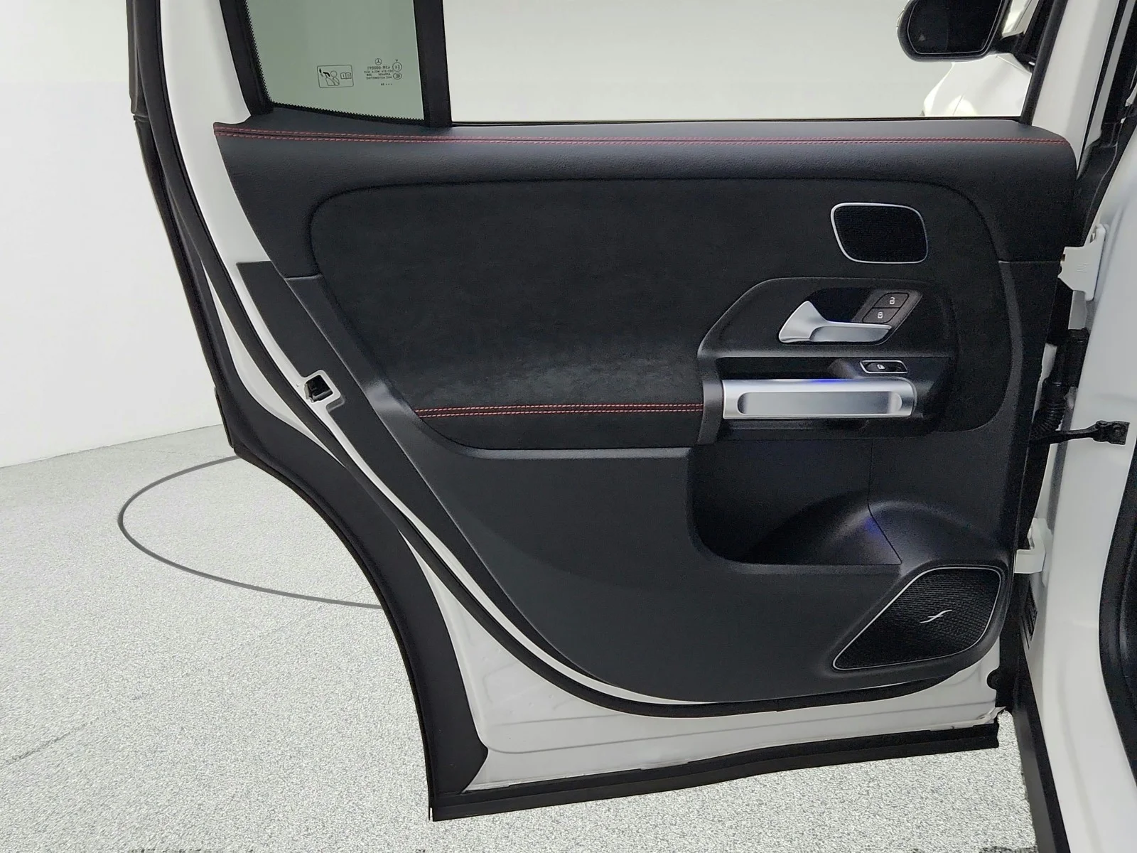 Used 2024 Polar White Mercedes-Benz GLB 250 image 27