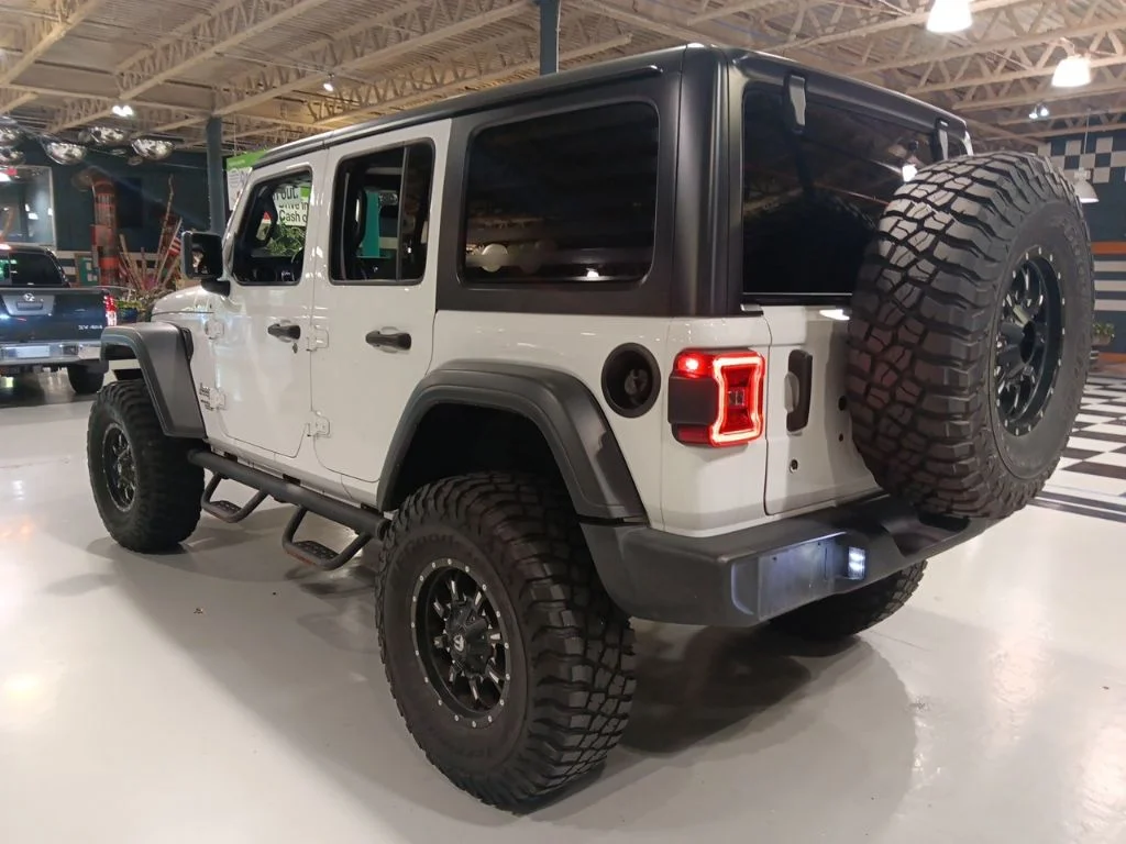 Used 2019 Bright White Clearcoat Jeep Unlimited Sport S image 8