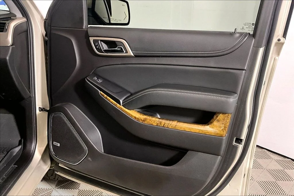 Used 2016 Sparkling Silver Metallic GMC Denali image 19