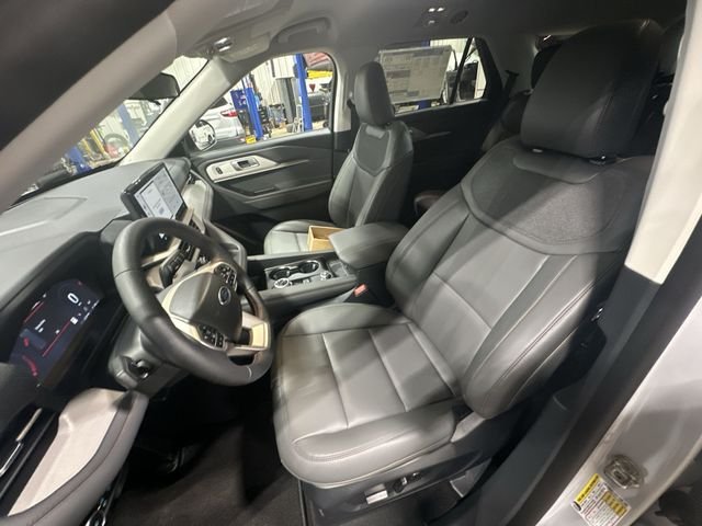 New 2026 Space White Metallic Ford Active image 17