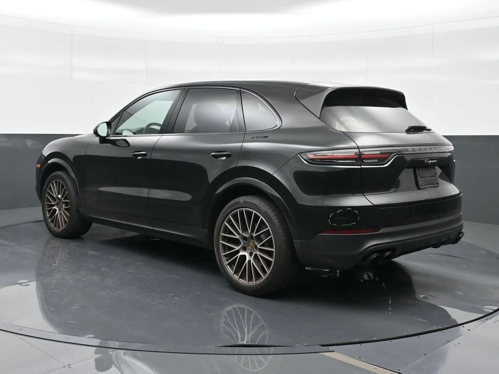 Used 2023  Porsche  image 2