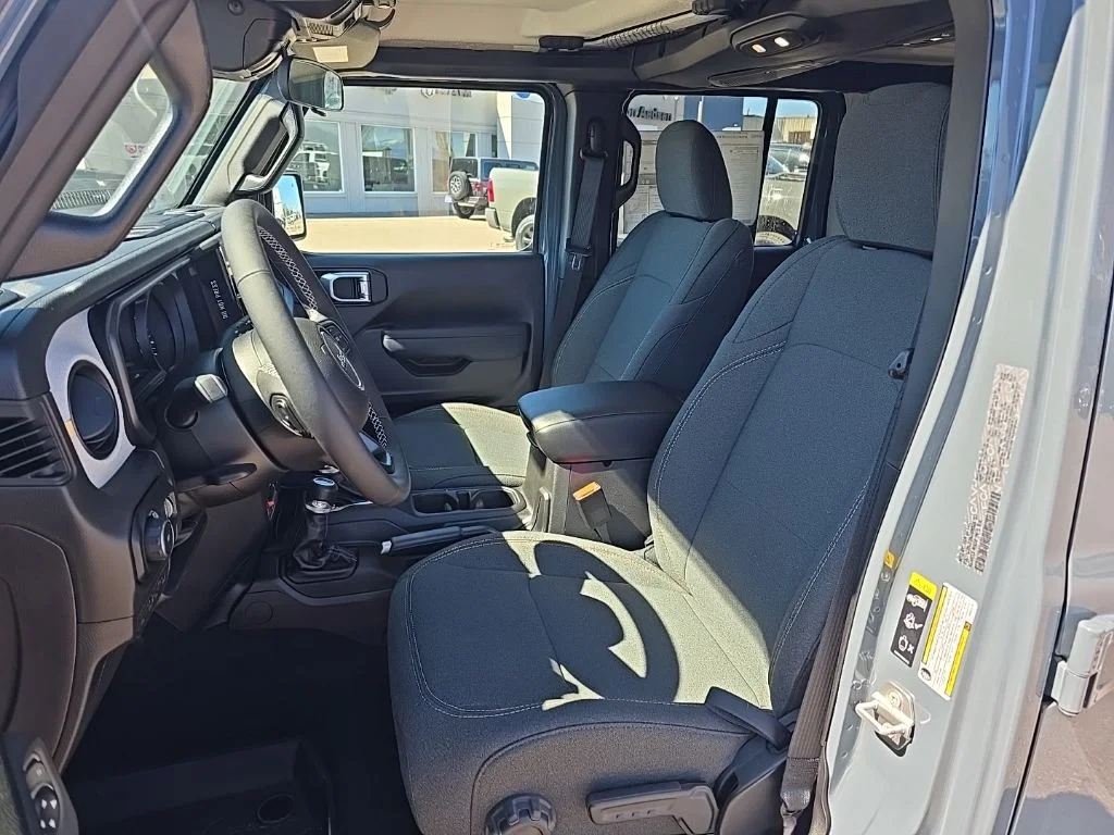 2025 Jeep Wrangler 4-Door Willys - Photo 18