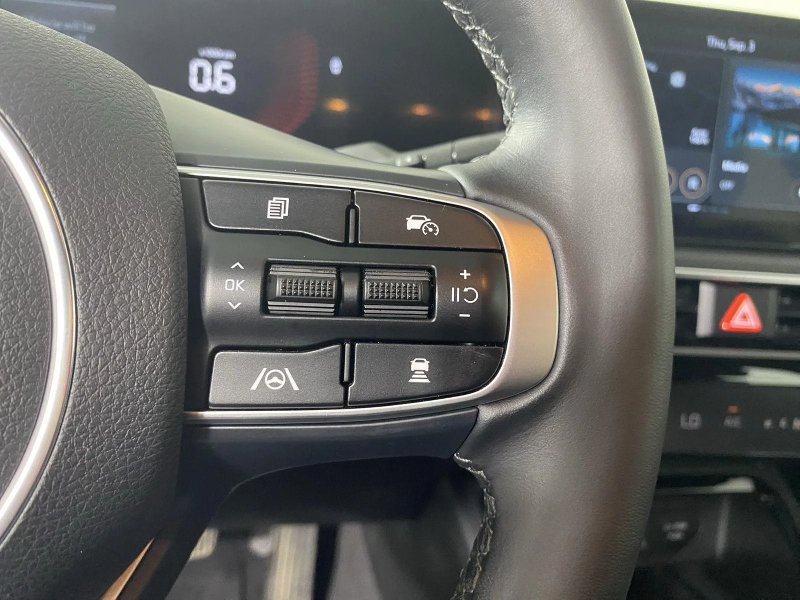 Used 2025 Wolf Gray Kia GT-Line image 15