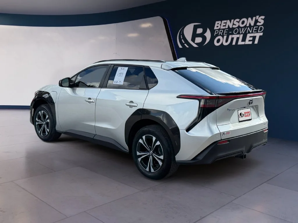 Used 2023 Silver Toyota XLE image 3