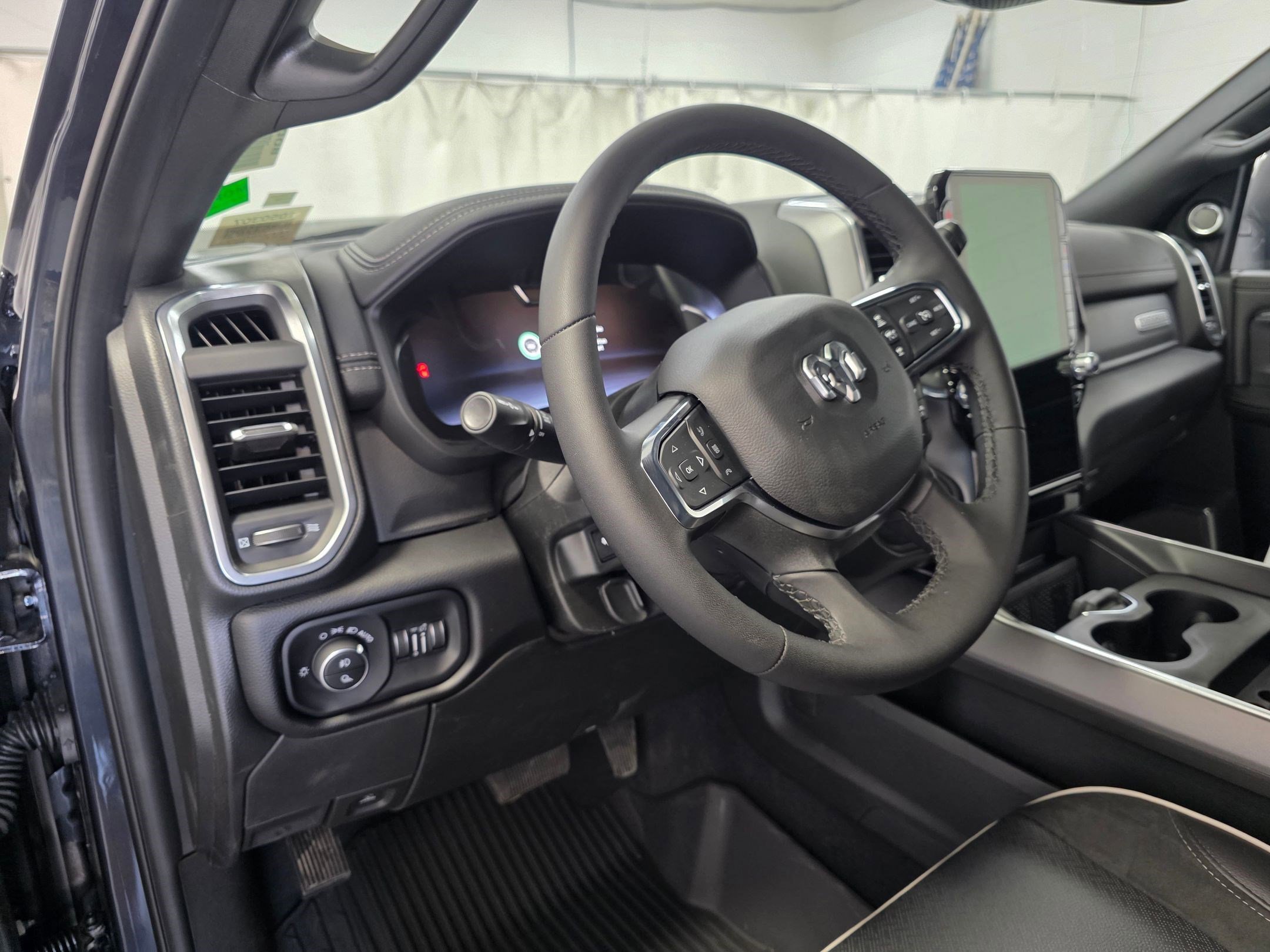 2025 RAM 3500 Laramie - Photo 11