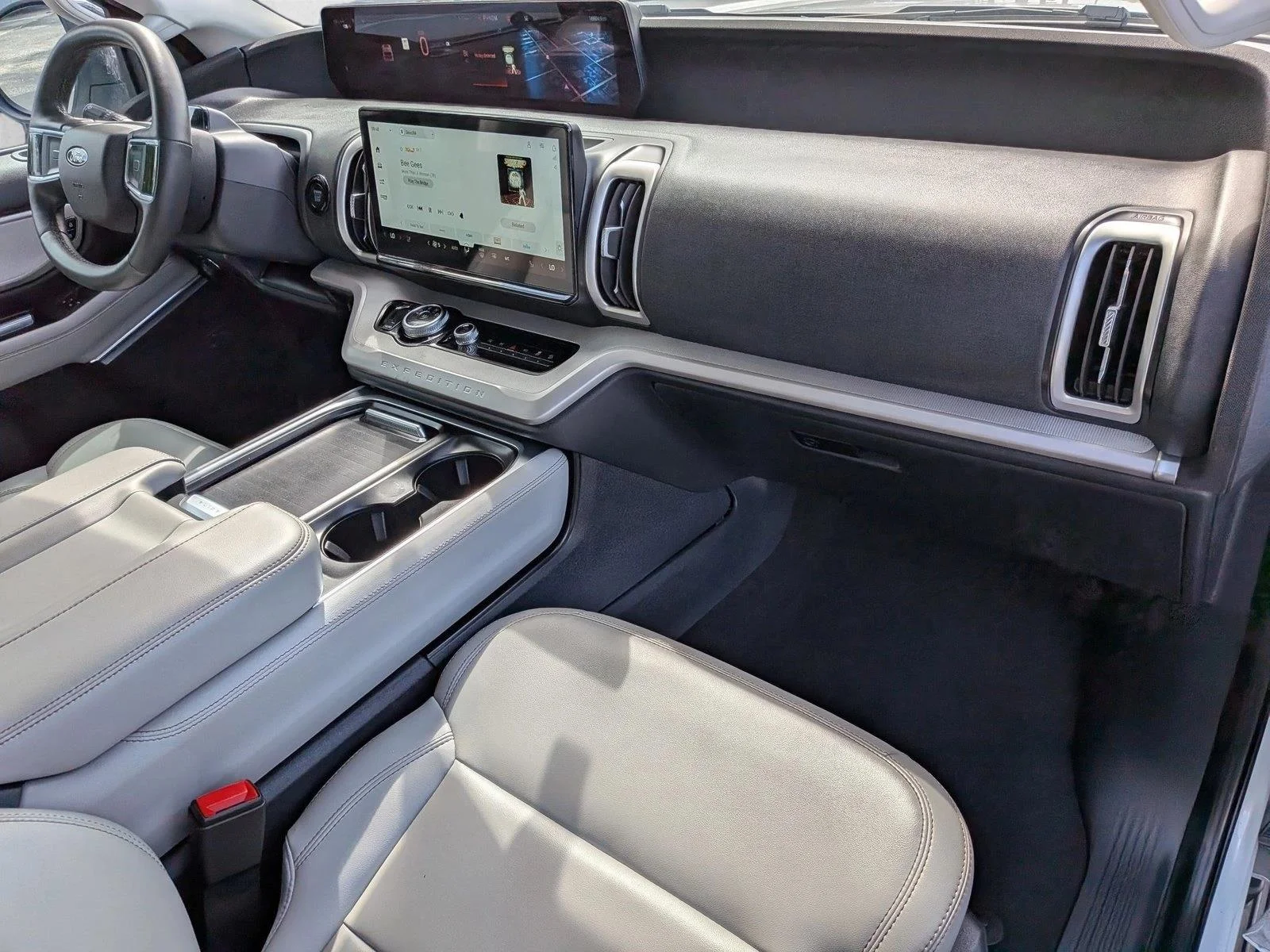 Used 2025 Space Silver Metallic Ford Active image 21