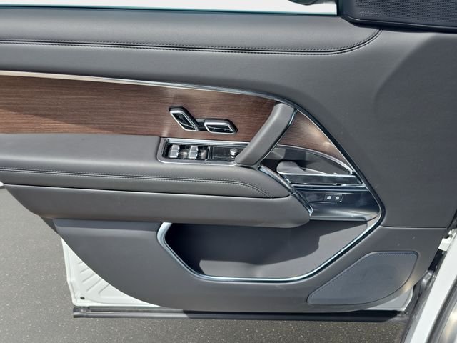 New 2026 Fuji White Land Rover SE image 19