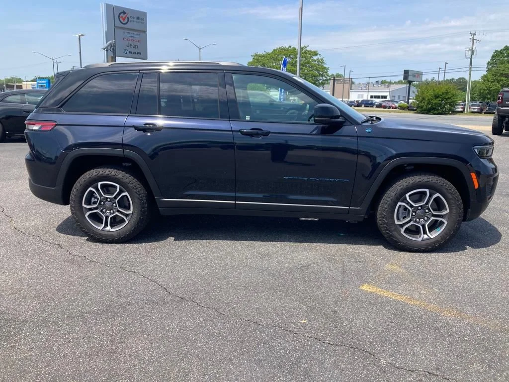 New 2024 Midnight Sky Exterior Paint Jeep Trailhawk 4xe image 7
