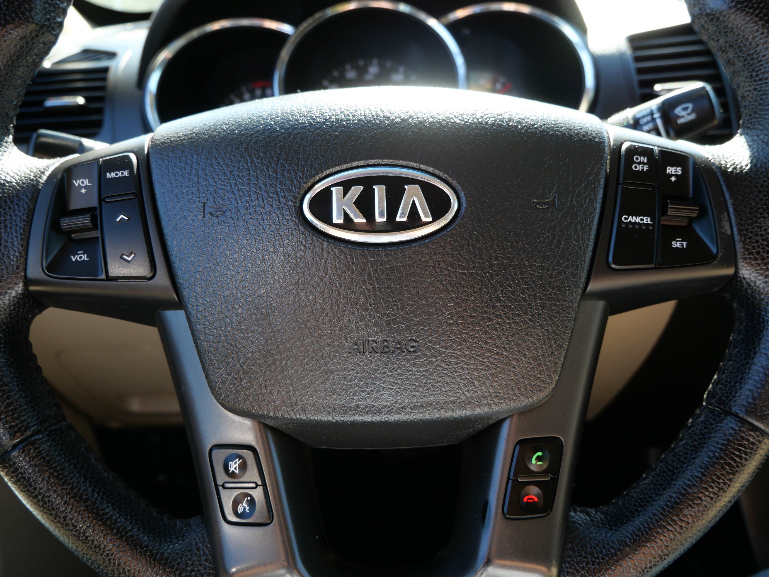 Used 2013 Metal Bronze Kia EX image 25