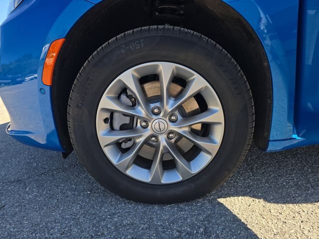 New 2026 Hydro Blue Pearl-Coat Exterior Paint Chrysler Limited image 30