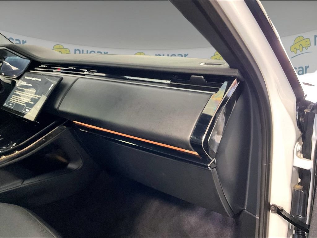 Used 2025 White Land Rover SE image 13