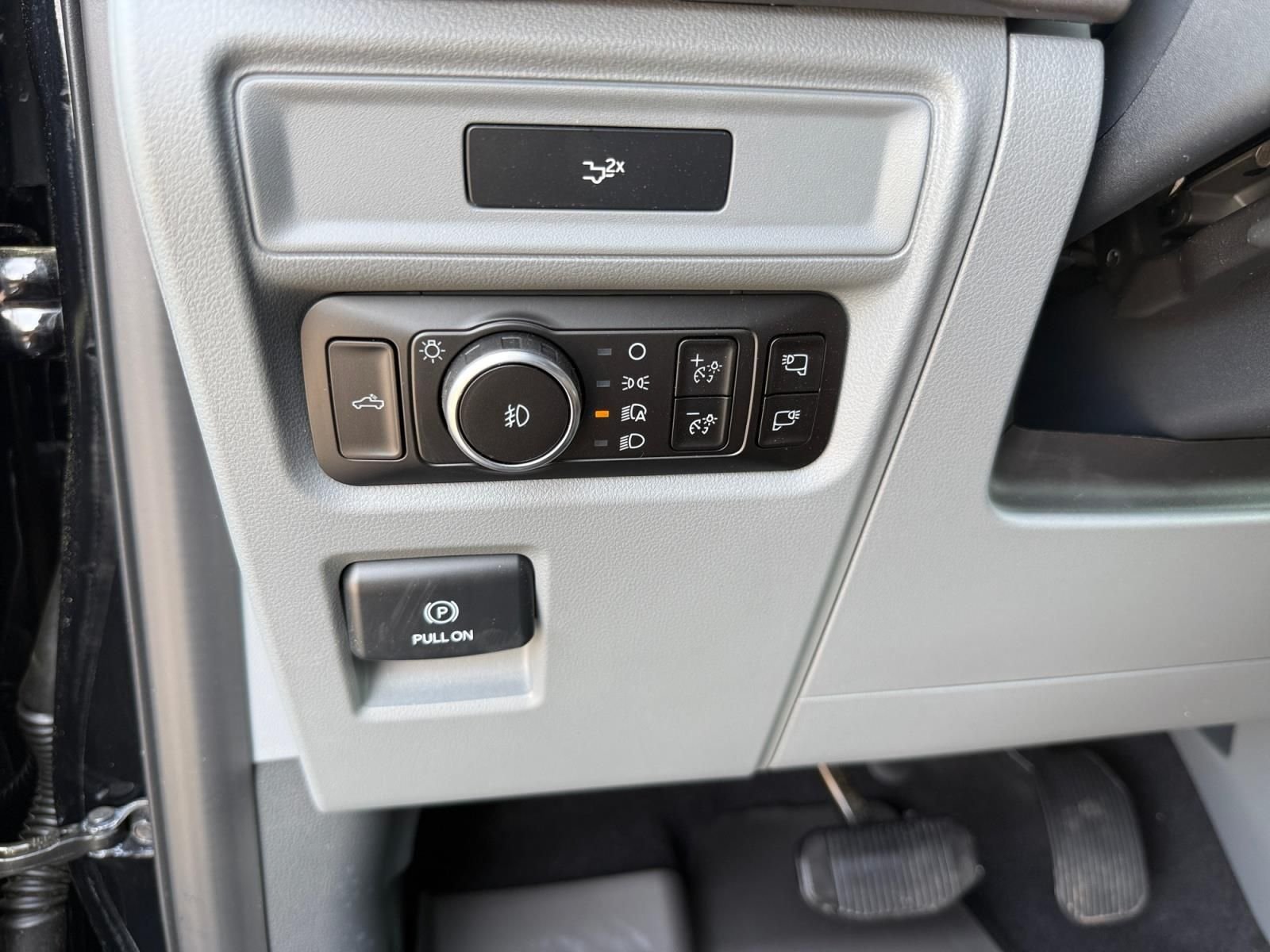 New 2026 Agate Black Metallic Ford XLT image 27