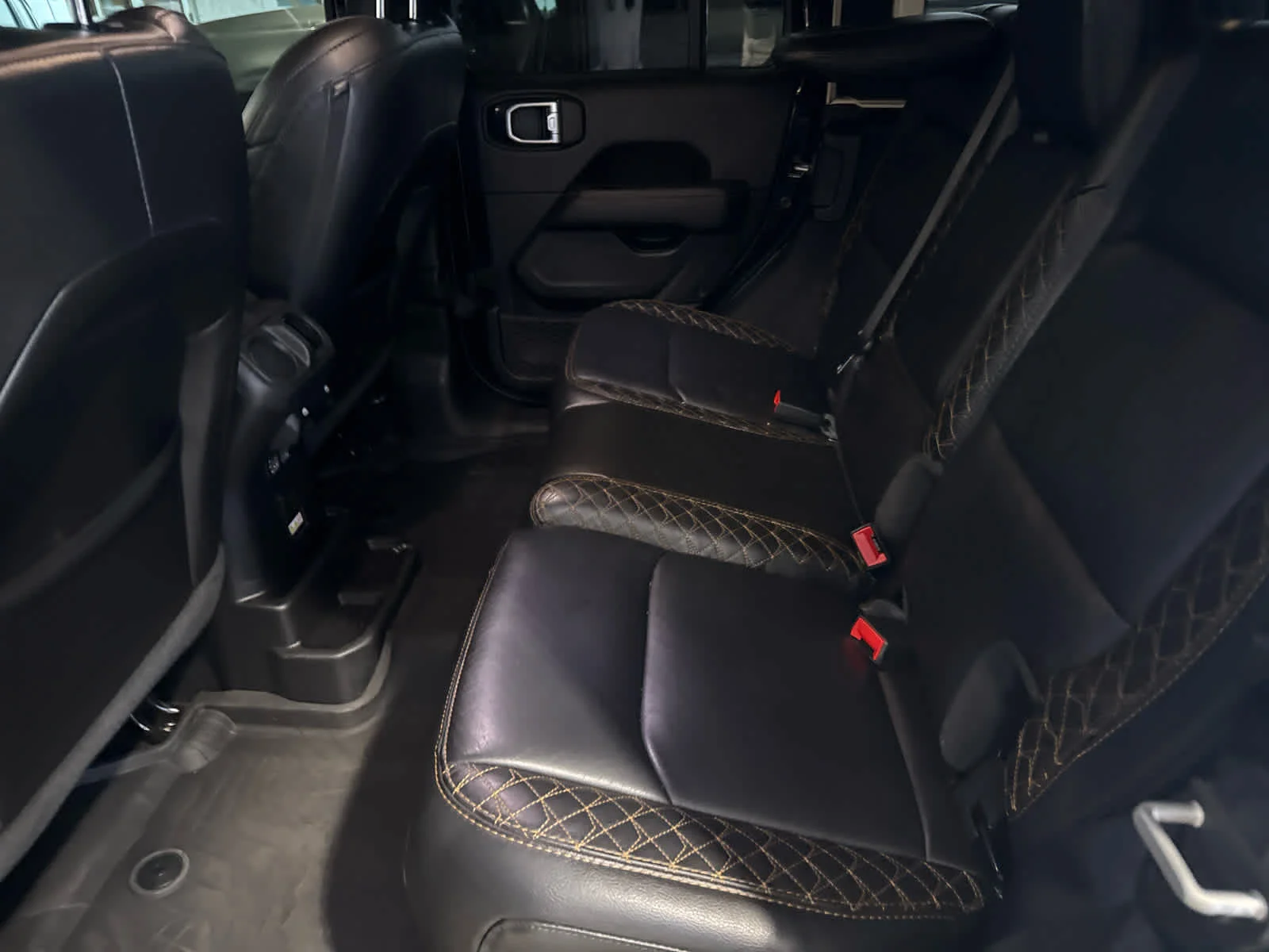 Used 2023 Black Clearcoat Jeep High Altitude image 12