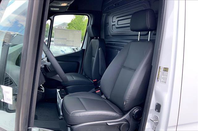 New 2026 Arctic White Mercedes-Benz Cargo 144 WB image 25