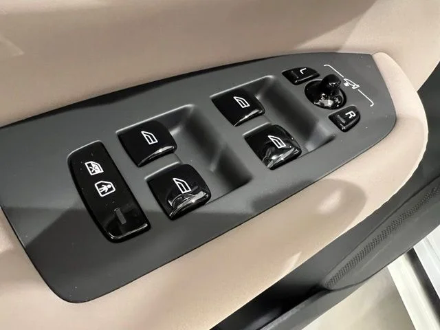 New 2026 Crystal White Volvo Plus image 11