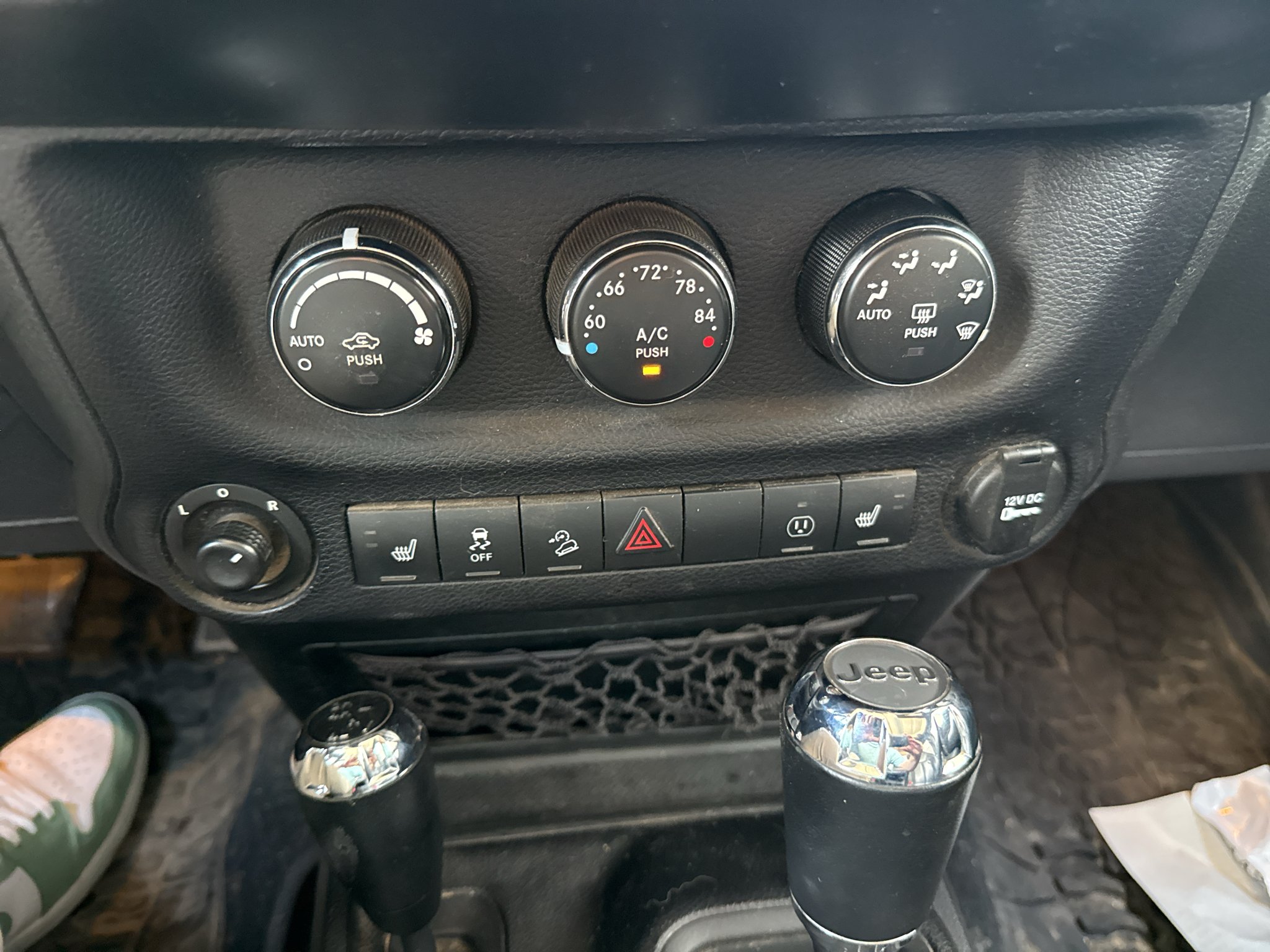 Used 2014 Anvil Clear Coat Jeep Rubicon X image 13