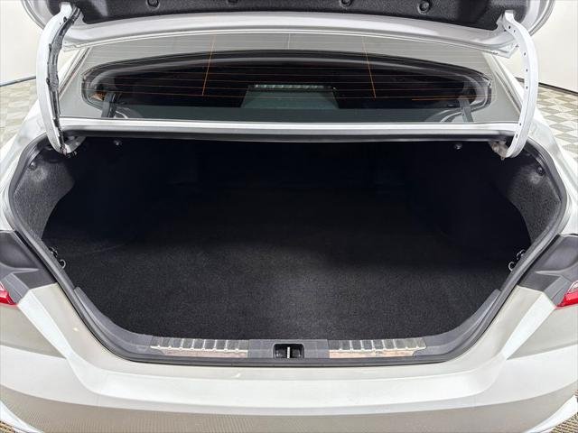 Certified Used 2025 WIND CHILL PEARL Toyota  image 19