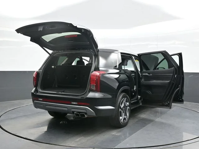 Used 2023 Black Hyundai Limited image 29