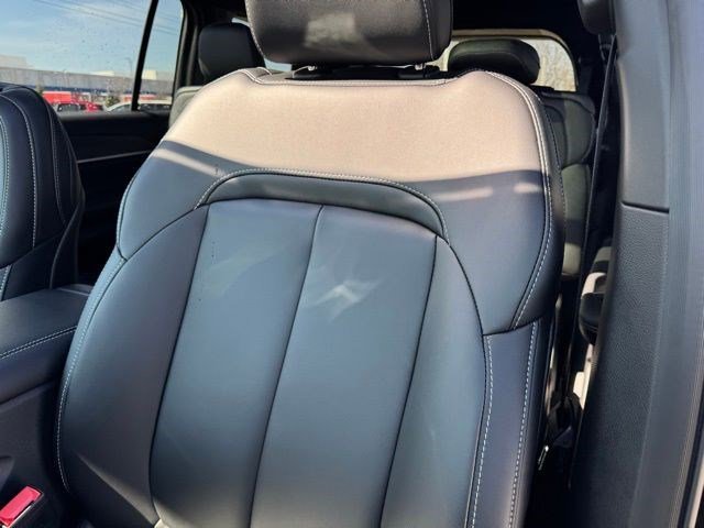 New 2026 Diamond Black Crystal Pearl-Coat Exterior Paint Jeep Limited image 28