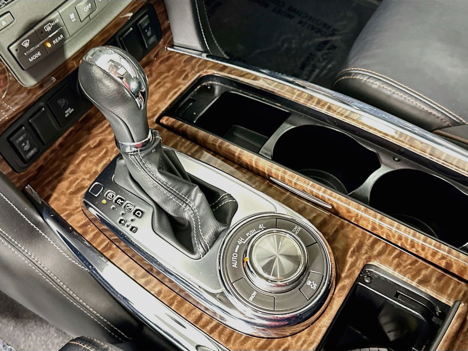 Used 2019 Gun Metallic Nissan SL image 17