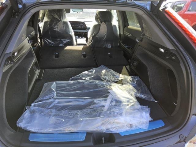 Used 2027 Silver Cadillac Luxury image 16