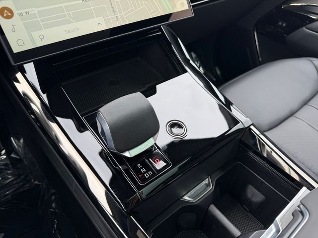 Certified Used 2026 White Land Rover Dynamic SE image 24