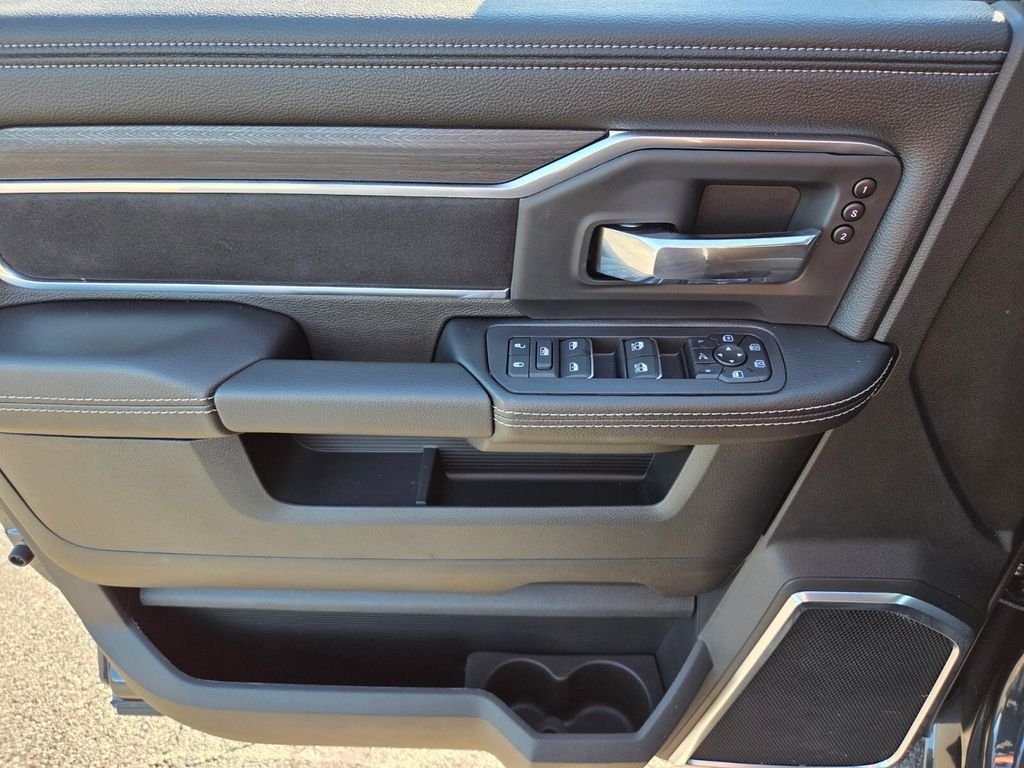 2025 RAM 3500 Laramie - Photo 9