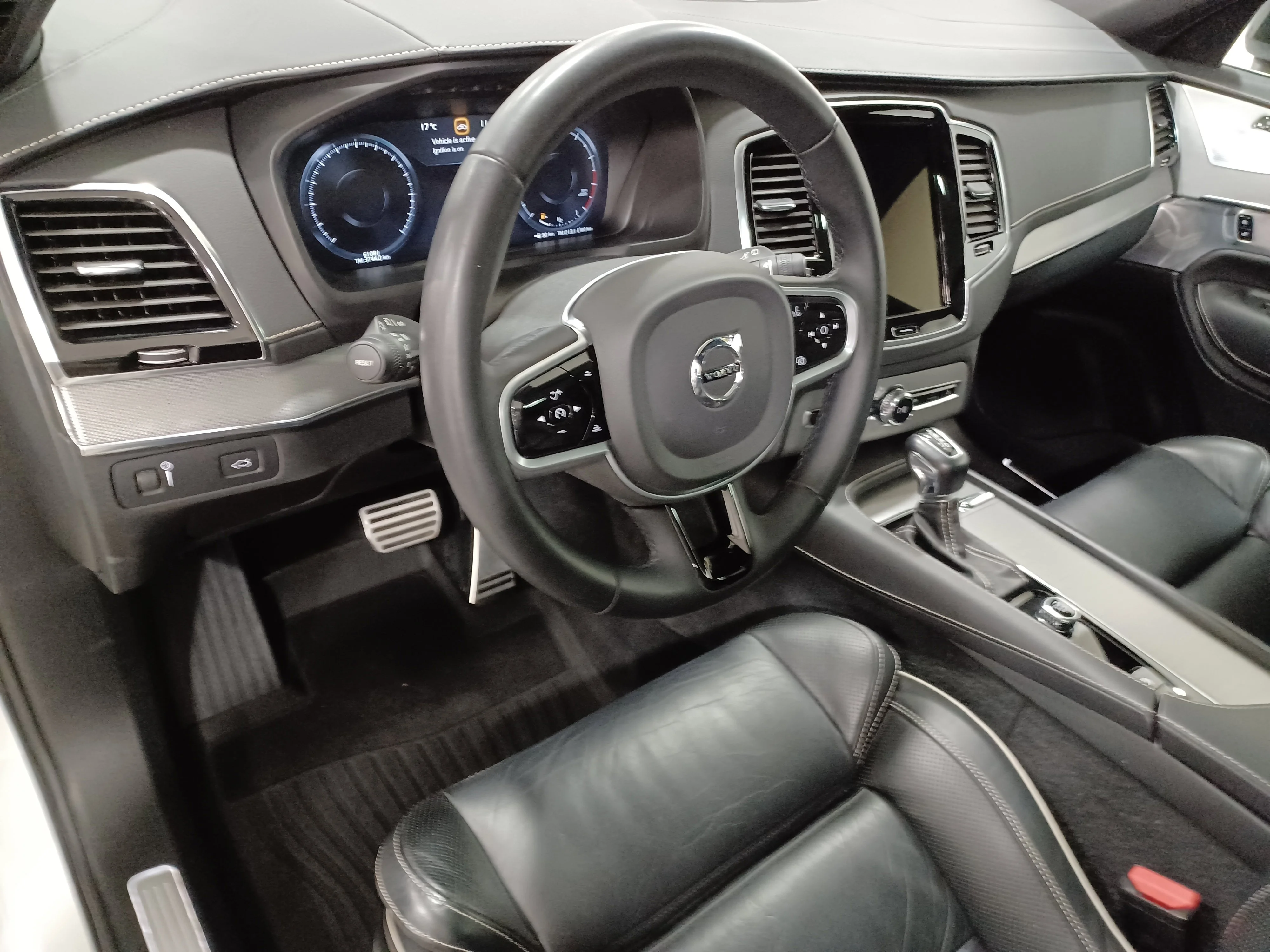 Certified Used 2022 Ice White Volvo T6 R-Design* 7 Pass | Adaptive Cruise | Heads Up Dsp | Nav | 360 Cam | Pano Roof | Htd Wheel image 14