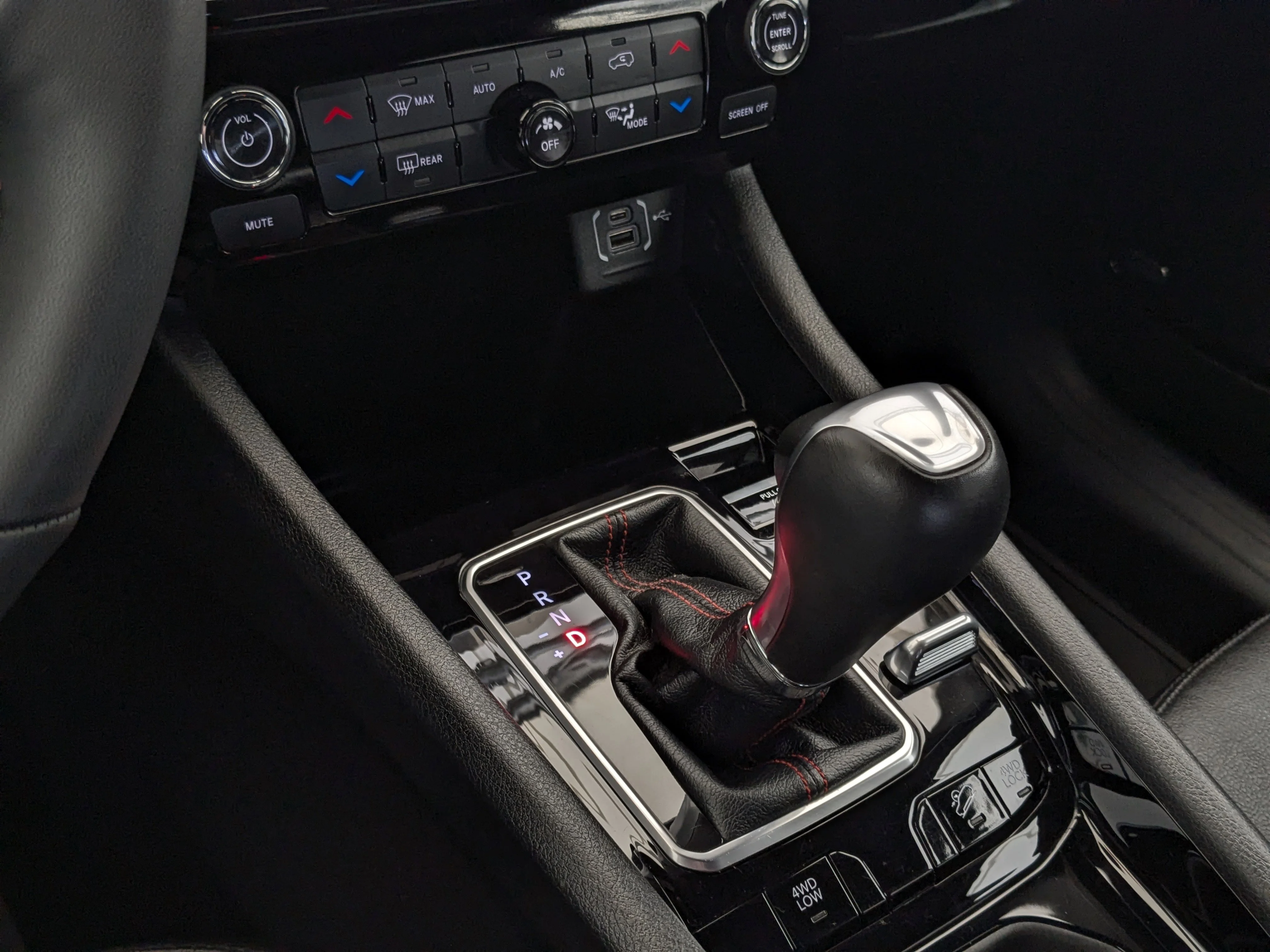 Used 2024 Black Jeep Trailhawk - Sun & Sound Group - Dual Pane Sunroof - Leather - NAV & More image 20