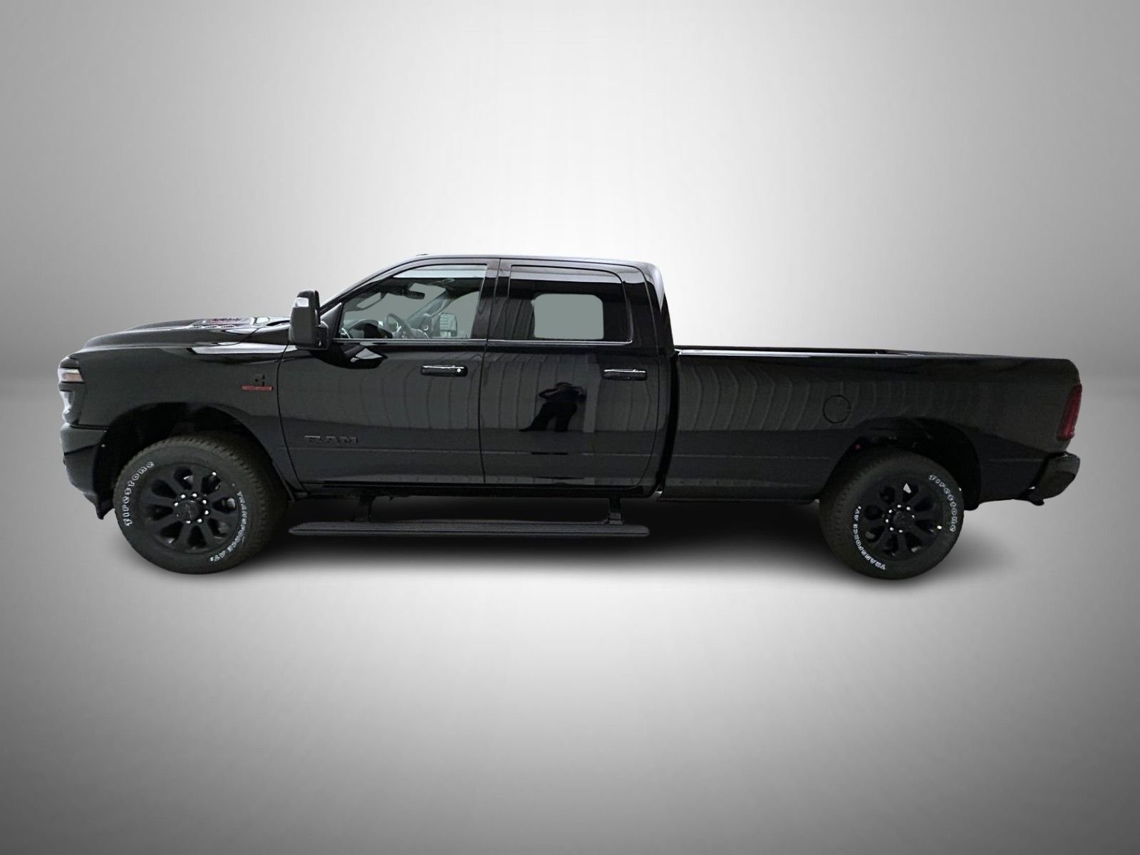 New 2026 Diamond Black Crystal Pearl-Coat Exterior Paint RAM Laramie image 8