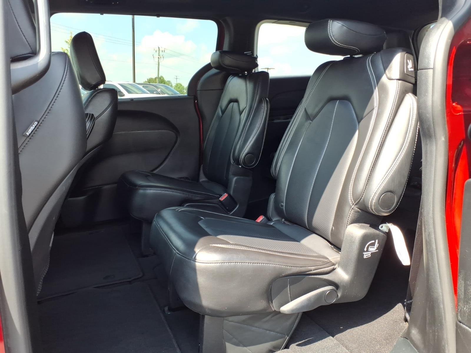 Used 2025 Red Hot Pearlcoat Chrysler Select image 18