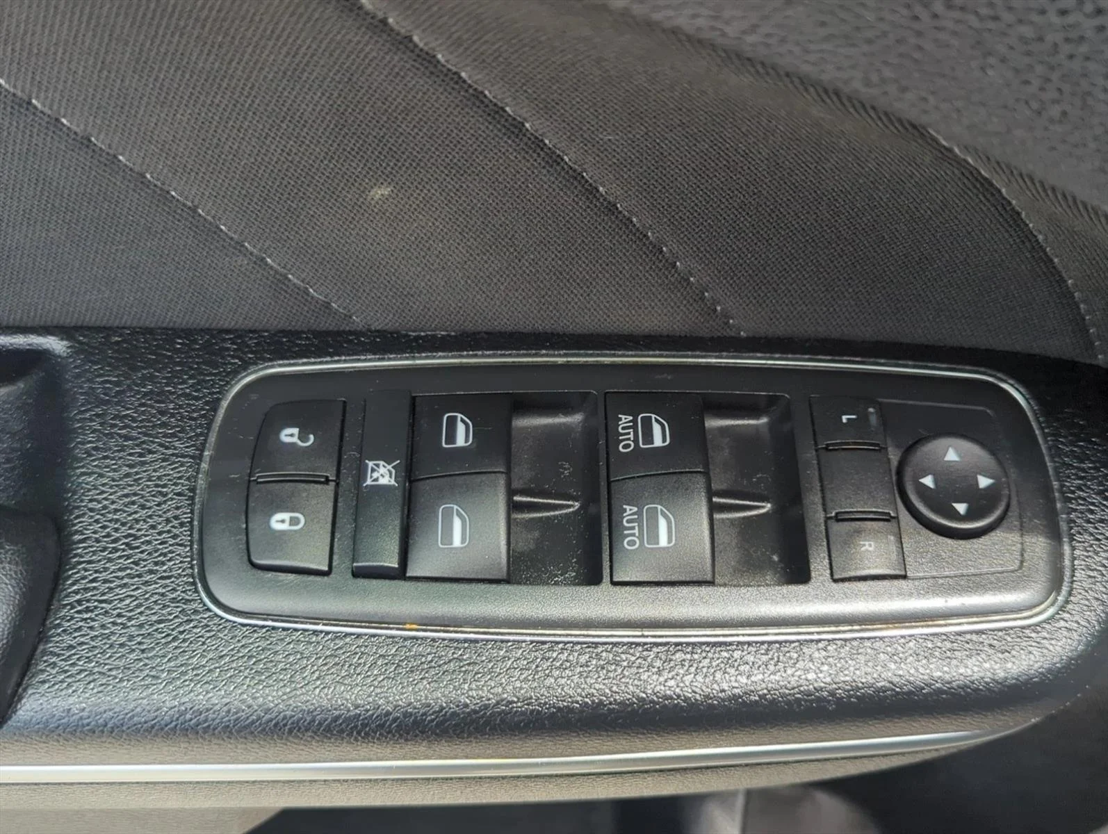Used 2016 Pitch Black Clearcoat Dodge SXT image 11