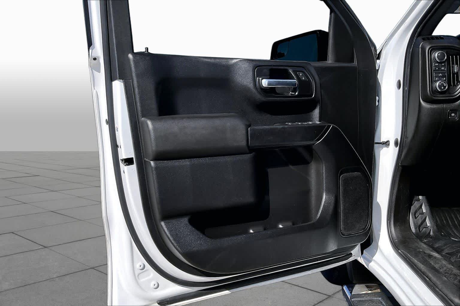 Used 2021 Summit White GMC  image 22