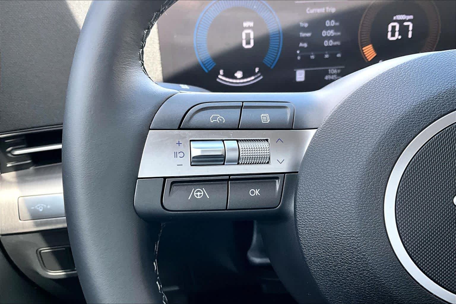Used 2025 Cyber Gray Metallic Hyundai SEL image 22